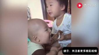 宝宝吃鸡瓜的视频